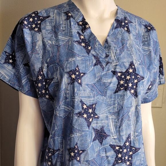 Mad About Scrubs Blue Stars Cotton Scrub Top Large Graphic Patriot Workwear - Picture 2 of 10